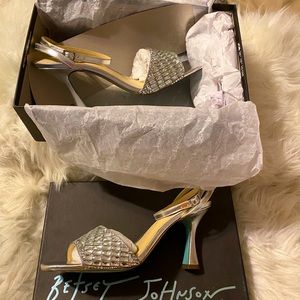 Betsey Johnson gorgeous heels NIB silver 8.5